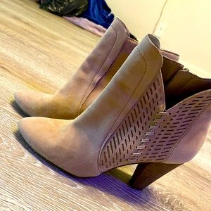 Vince Camino size 6 1/2 Beige Heals.